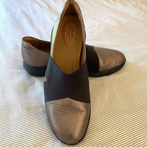 Clarks Casual Flat in Metallic Gold Leather